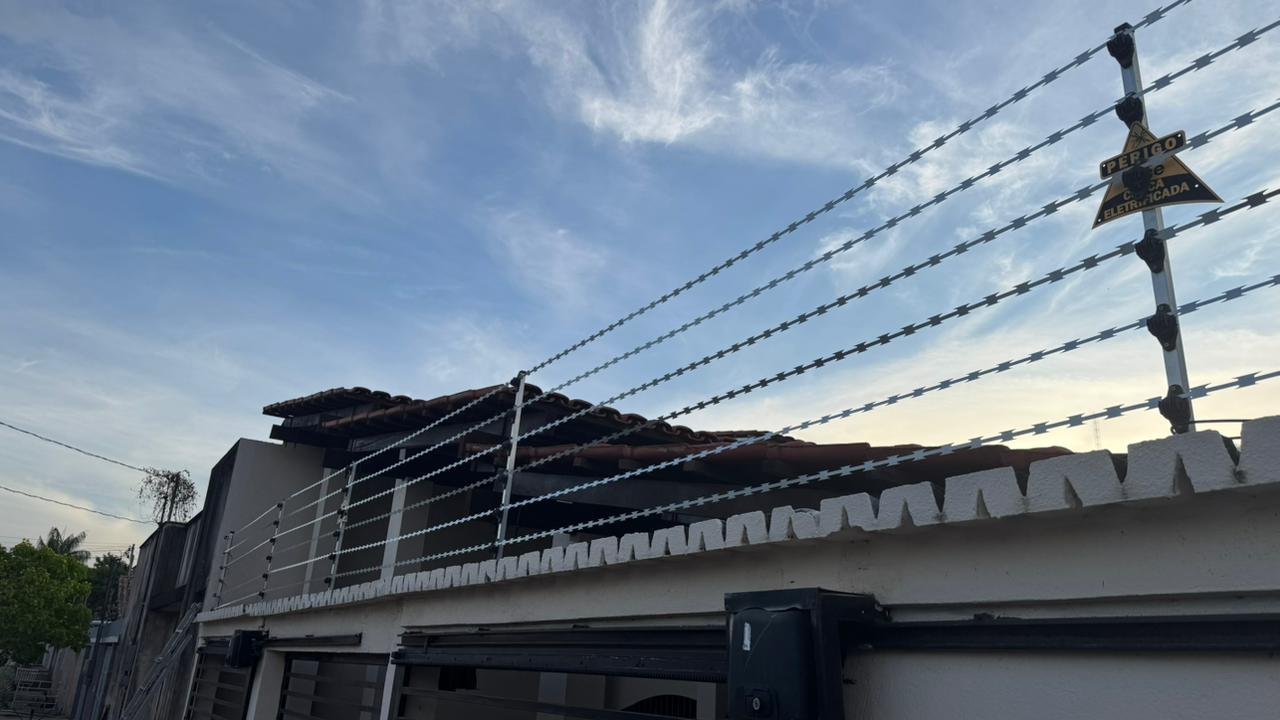 Concertina Linear EURO instalada em muro